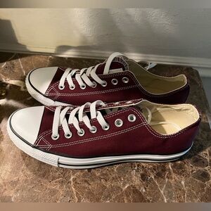 Maroon All-Star Converse men’s Low-Top Sneakers 9M /11W